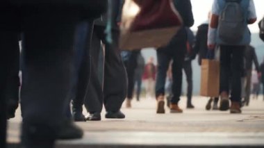 Megalopolis 'te insanların ve araçların hareketi