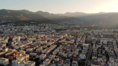 Havadan insansız hava aracı görüntüleri, sabah denizde