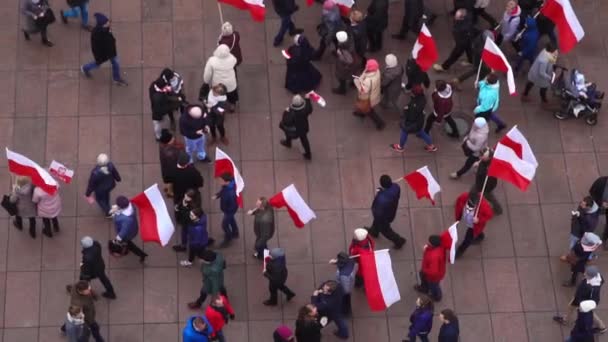 ПОЛЬША, ВАРШАВА - 11 ноября 2018 года: День независимости Польши — стоковое видео
