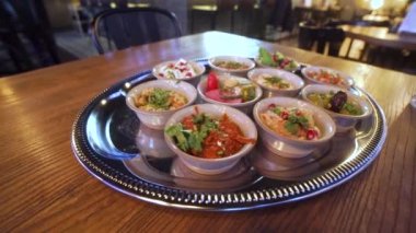 Yahudi restoranda lezzetli gerçek humus