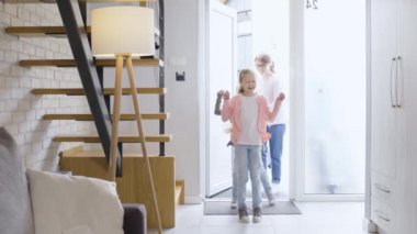 Mutlu aile geziye gidiyor