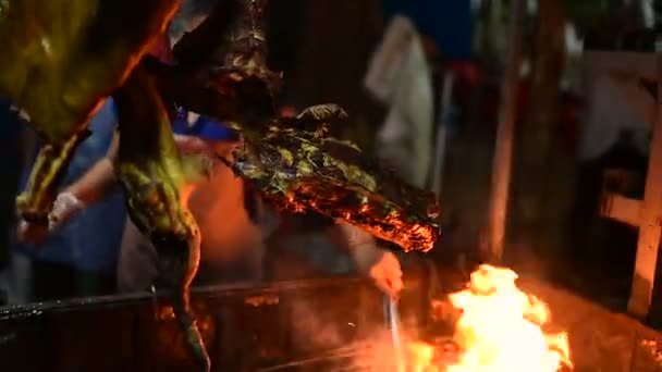 Grilled Pork Spit Night Market Banlung Town Woman Slice Piece — Stock Video