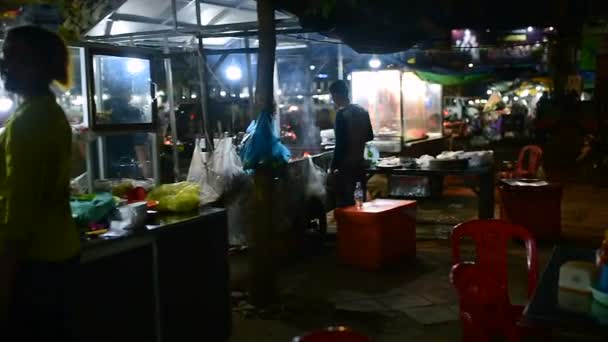 Mercato Notturno Del Cibo Strada Due Donne Che Preparano Cibo — Video Stock