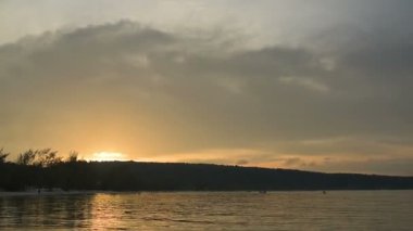 Koh Rong Samloem Adası, Saracen defne günbatımında. Kamboçya, Asya.