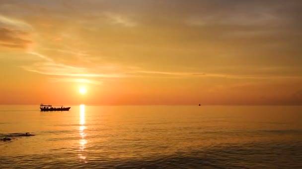 Beautiful Orange Sunset Sunset Beach Boat Sailing Tourists Distance — Stock Video