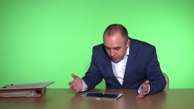 Casino para tablet ile oynamaya kayıp erkek kumarbaz adam bağımlısı