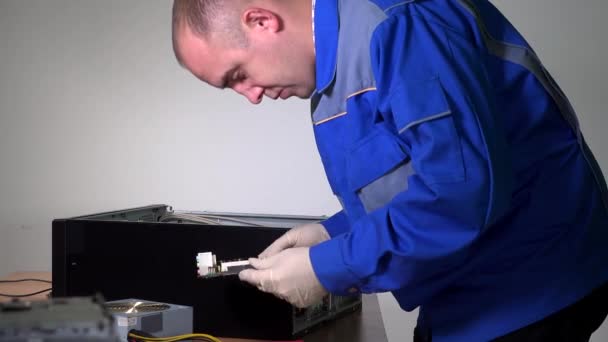 Technician man installing motherboard to deskptop computer — Stock Video