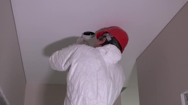 Dos Constructeur Homme Avec Casque Trou Coupe Dans Plafond Steadycam — Video