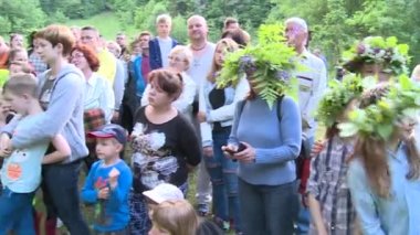 İnsanlar Saint John günü'nü kutlamak