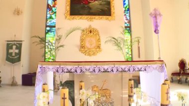 Altar ve yeni modern kilise resimleri