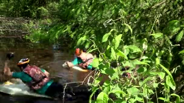 Active young men floating on finfoam on dirty swamp water. — Stock Video