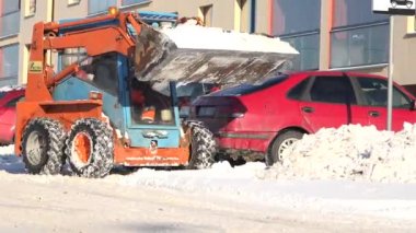 kentsel park kompakt modern makine ile otomatik kar kaldırma. 4k