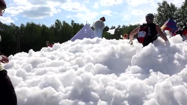 Athletes looking for check point in orienteering challenge between foam. — Stock Video