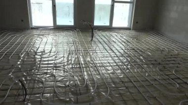 Kapalı katta ısıtma boru hatları. Enerji tasarruflu sistem. Duvarları olmayan odalar