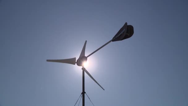 Fast spinning win turbine propeller and sun rays visible through blade — Stock Video