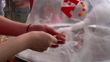 El Beyaz Candyfloss ile pamuk şeker makinesi yapma. Gimbal hareketi