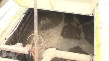 Kaldırma için aktif çamur ile havalandırma tanklarında su köpürme