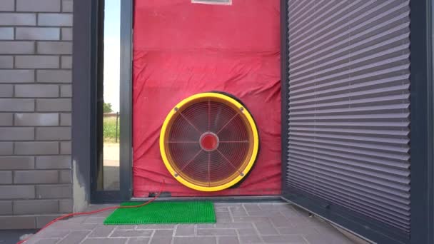 Testing passive house air tightness. Certificate energy efficient house. Gimbal — Stock Video