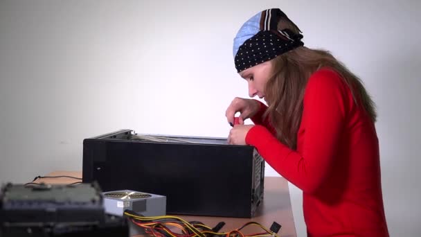 Technician girl remove motherboard from desktop computer and examine it — Stock Video