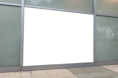 Büyük Pencere ve İsim Yeri olan Dükkan Dükkanı Önü