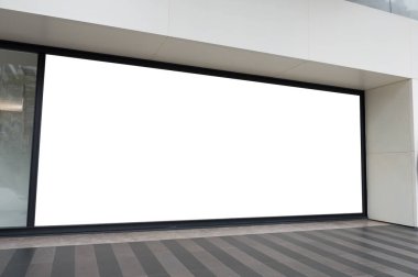 Büyük Pencere ve İsim Yeri olan Dükkan Dükkanı Önü