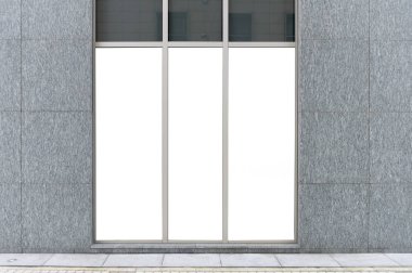 Büyük Pencere ve İsim Yeri olan Dükkan Dükkanı Önü