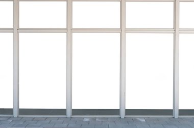 Büyük Pencere ve İsim Yeri olan Dükkan Dükkanı Önü