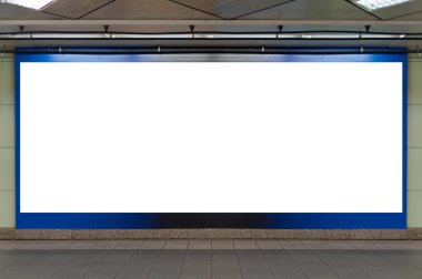 Büyük Pencere ve İsim Yeri olan Dükkan Dükkanı Önü