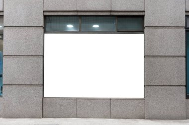 Büyük Pencere ve İsim Yeri olan Dükkan Dükkanı Önü