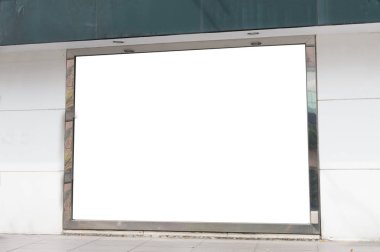 Büyük Pencere ve İsim Yeri olan Dükkan Dükkanı Önü