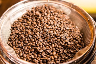 Kavrulmuş kahve karıştırma, görünümü kapatın