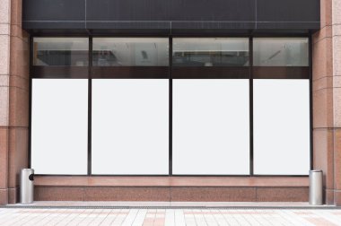 Büyük Pencere ve İsim Yeri olan Dükkan Dükkanı Önü