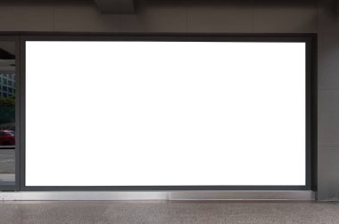 Büyük Pencere ve İsim Yeri olan Dükkan Dükkanı Önü