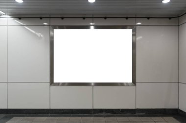 Büyük boş billboard bir sokak duvara afiş eklemek için oda