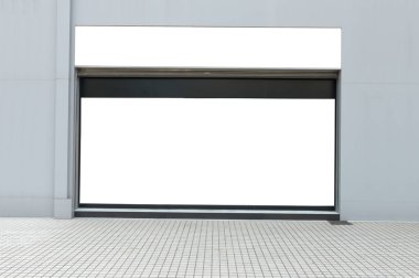 Büyük Pencere ve İsim Yeri olan Dükkan Dükkanı Önü