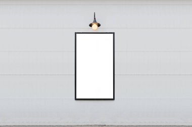 Sokak duvarında kocaman boş bir ilan panosu, kendi metnini ekleyebileceğin pankartlar.