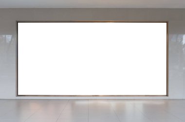 Büyük Pencere ve İsim Yeri olan Dükkan Dükkanı Önü