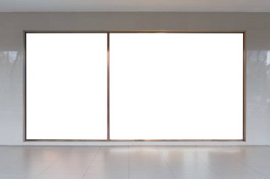 Büyük Pencere ve İsim Yeri olan Dükkan Dükkanı Önü