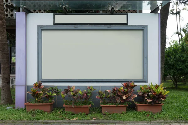 의벽에 커다란 광고판 자신의 수있는 — 스톡 사진