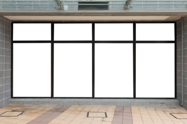 Büyük Pencere ve İsim Yeri olan Dükkan Dükkanı Önü