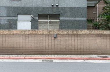 Sokak duvarı arka planı, endüstriyel arka plan, depo tuğla duvarlı boş Grunge şehir sokağı