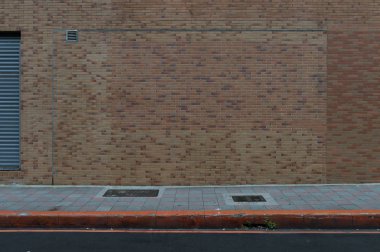 Sokak duvarı arka planı, endüstriyel arka plan, depo tuğla duvarlı boş Grunge şehir sokağı