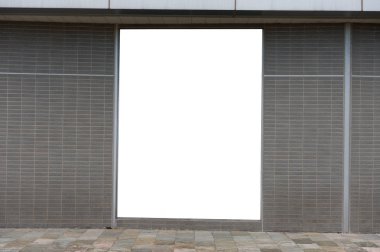 Büyük Pencere ve İsim Yeri olan Dükkan Dükkanı Önü