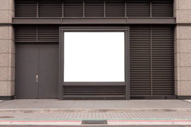 Sokak duvarında kocaman boş bir ilan panosu, kendi metnini ekleyebileceğin pankartlar.