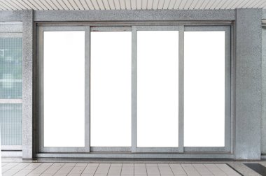 Büyük Pencere ve İsim Yeri olan Dükkan Dükkanı Önü