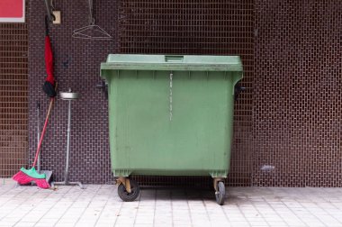 gündüz açık havada şehir çöp kovaları
