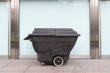 gündüz açık havada şehir çöp kovaları