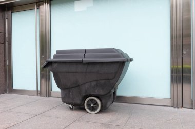 gündüz açık havada şehir çöp kovaları