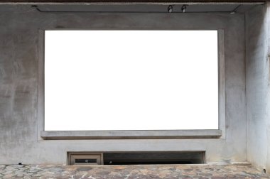 Büyük Pencere ve İsim Yeri olan Dükkan Dükkanı Önü