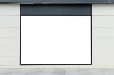 Büyük Pencere ve İsim Yeri olan Dükkan Dükkanı Önü